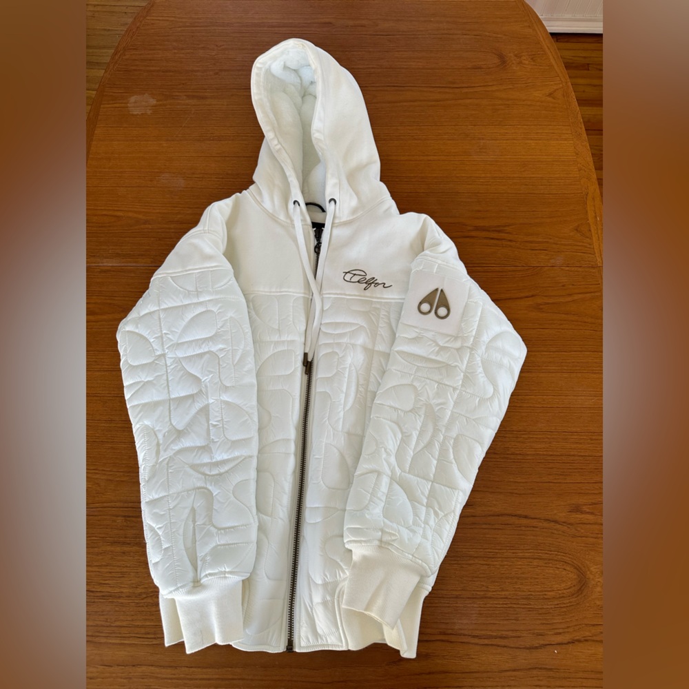 Moose Knuckles White Jacket with Black and Gold Logo - Picture 2 of 4